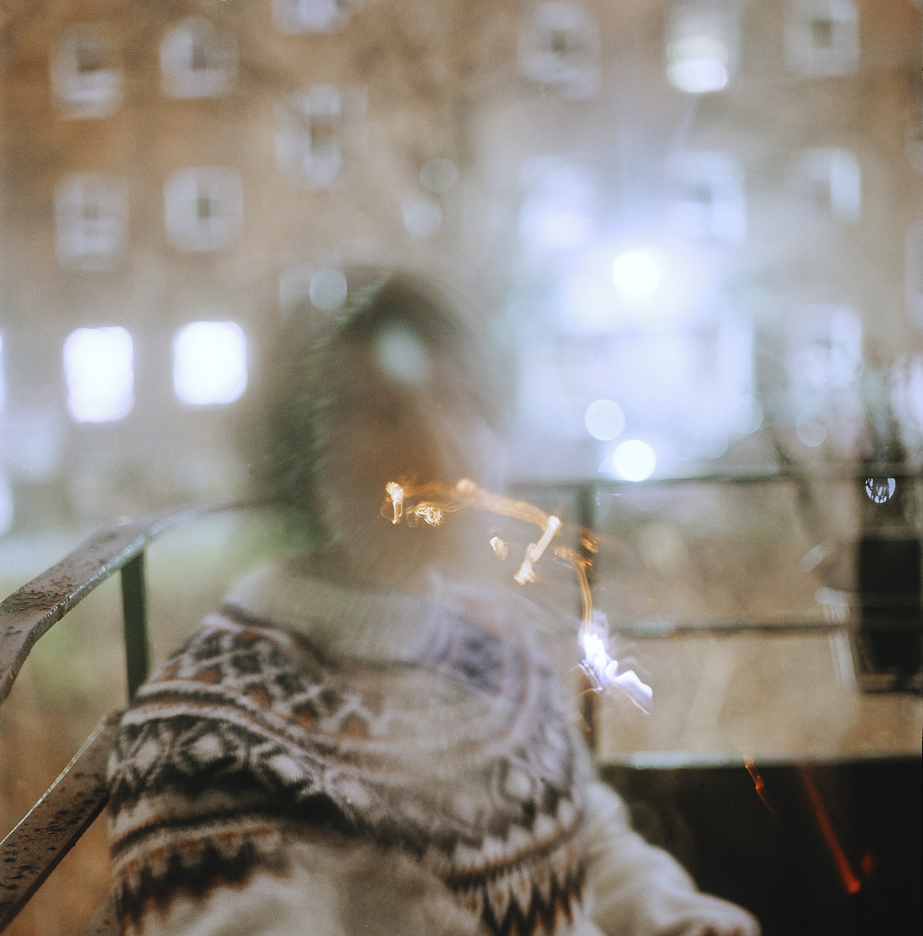 Image 2 of 7 from Minus 7 Minutes - Click to view full size